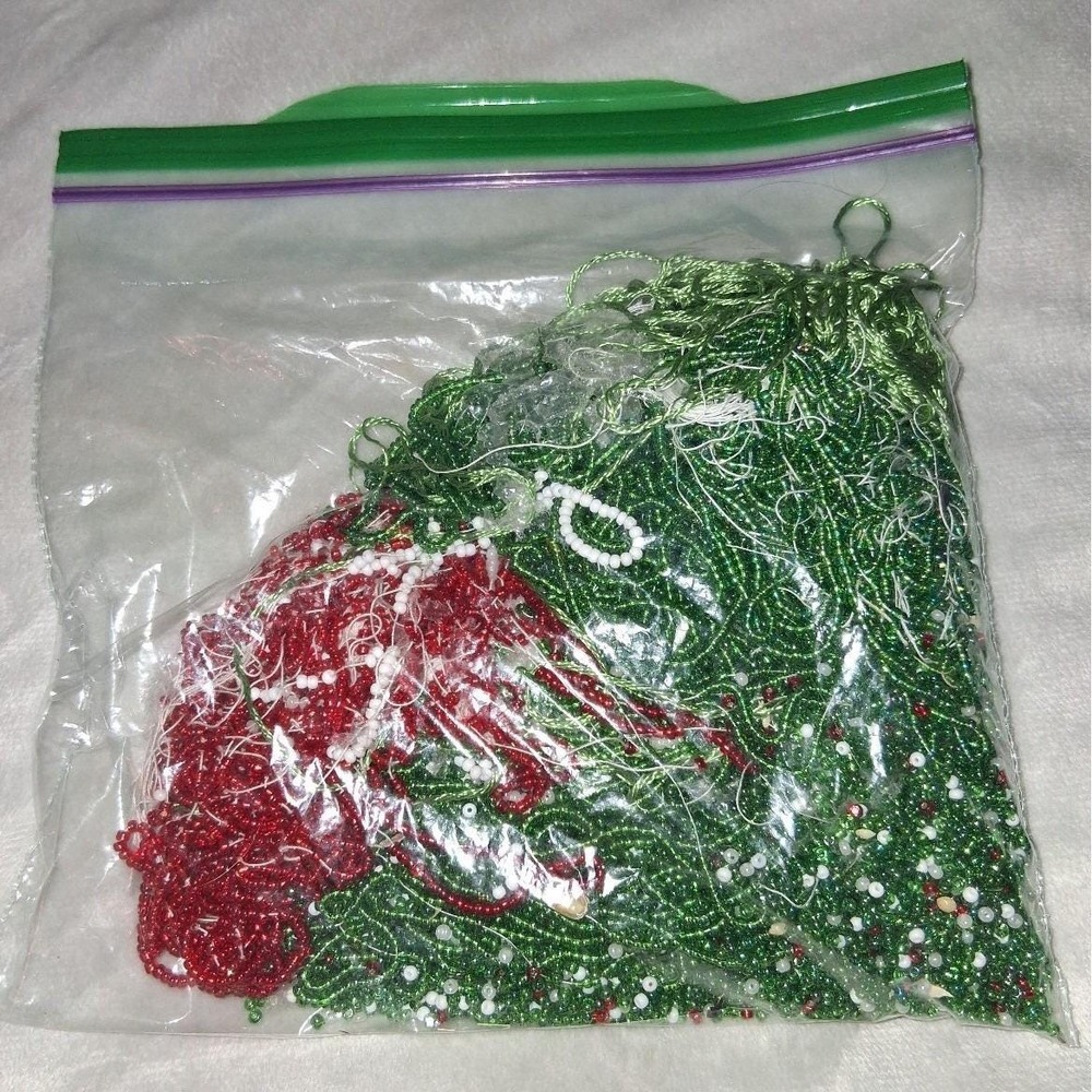 Vintage Christmas Seed Bead Lot Red Green White Mixed Hanks Craft Jewelry 9.2 oz